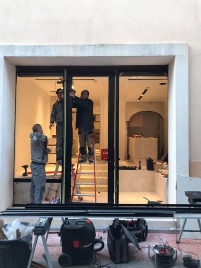 installation vitrine magasin marseille